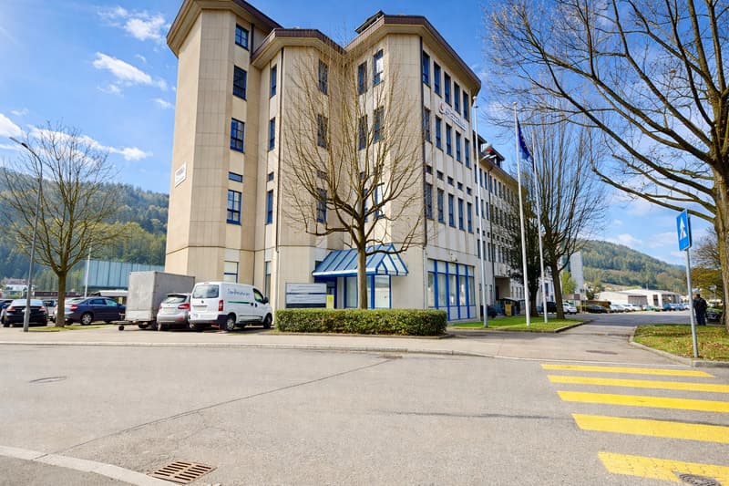 Spacious office space with 7 finished offices in Winterthur (1)