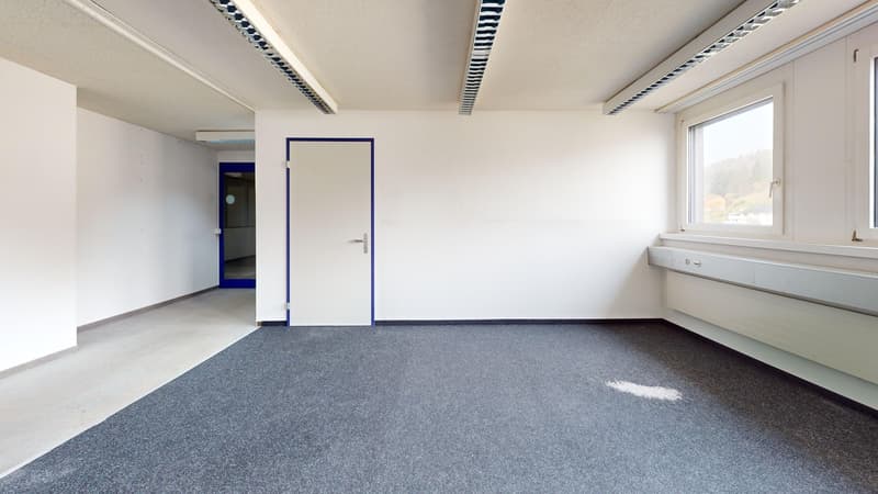 Spacious office space with 7 finished offices in Winterthur (3)