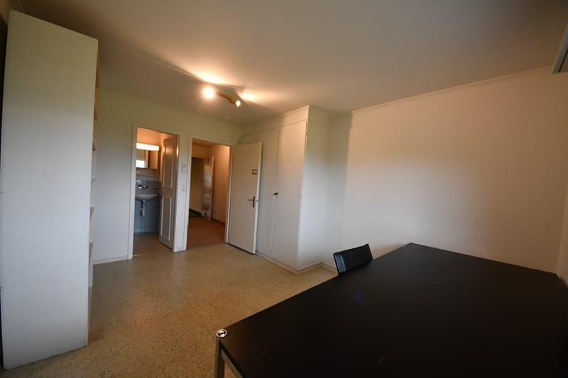 Craft/Storage room with wet cell for rent (2)