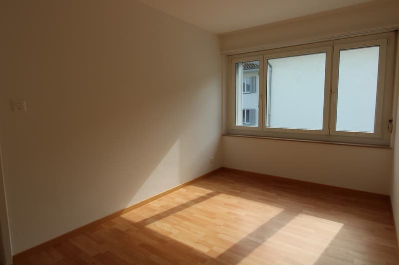 Bello appartamento 4.0 locali con balcone in affitto (7)