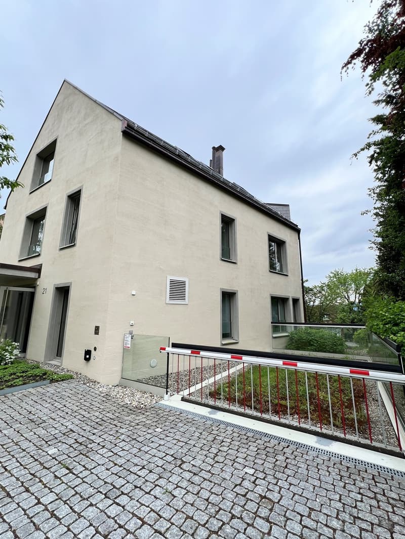 Attraktive Wohnung mit Gartensitzplatz in Zürich-Hottingen (2)