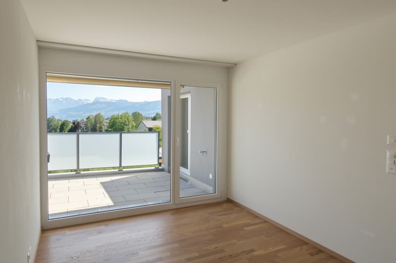 Lichtdurchflutete 5.5-Zimmerwohnung im Oberland zu vermieten (7)