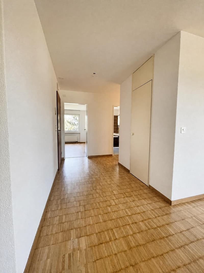 Gemütliche 2.5 Zimmerwohnung mit Cheminée und Sitzplatz im Grünen (7)