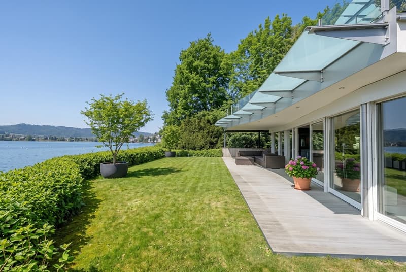 Exklusives Angebot: Maisonette-Gartenwohnung mit privatem Seezugang (1)