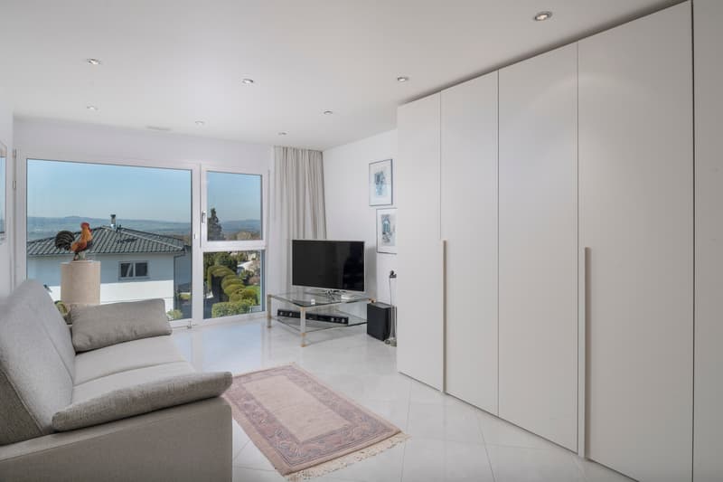 Un foyer à tomber amoureux : piscine, design et vue fantastique (5)
