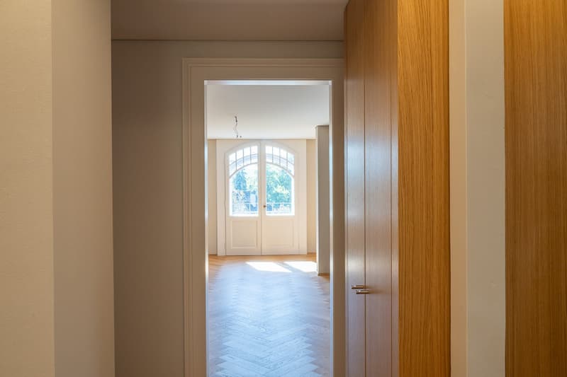 Blick von Korridor in Zimmer