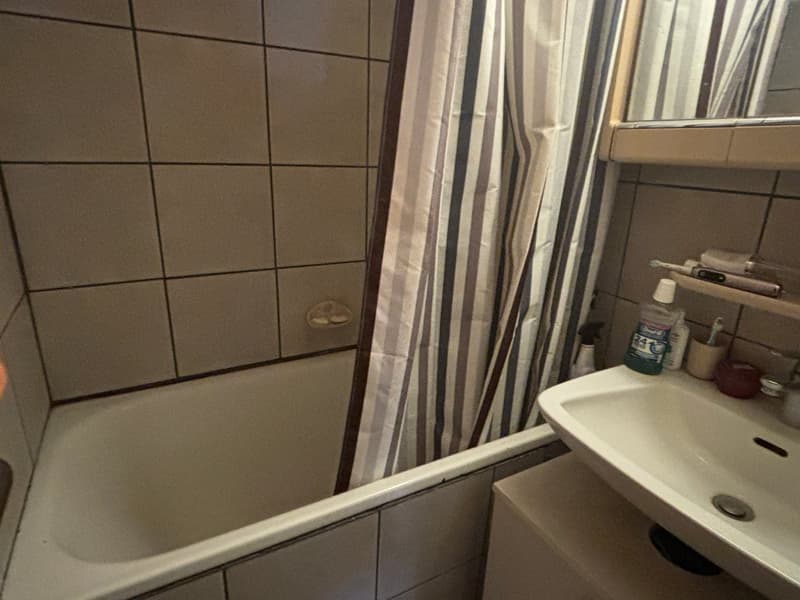 Badezimmer Wohnung links