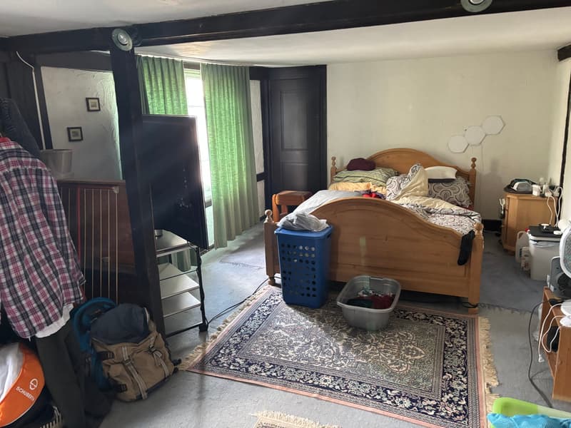 Zimmer Wohnung links