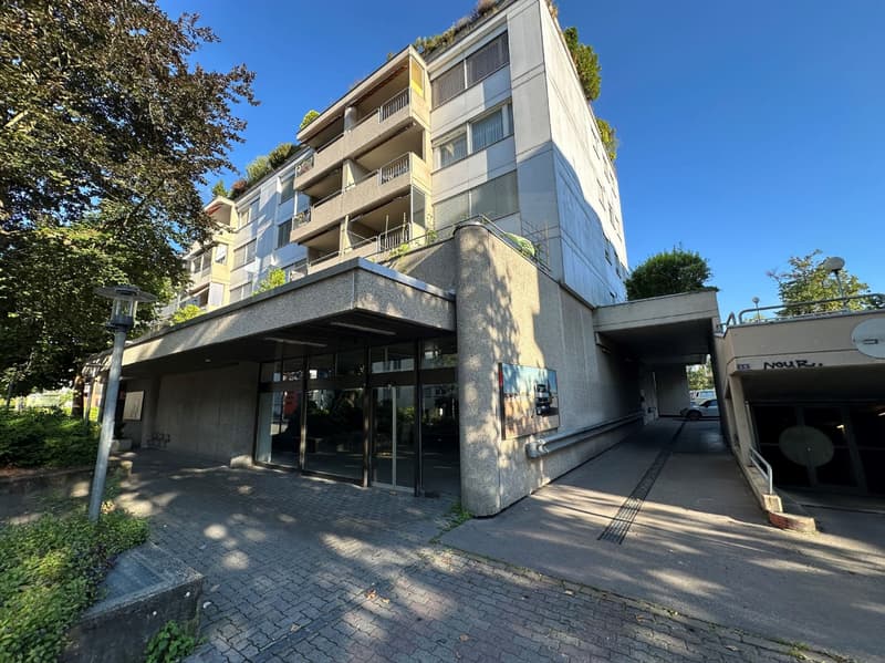 Attraktive Gewerberäumlichkeit mit Einstellhalle und großem Lager! (1)