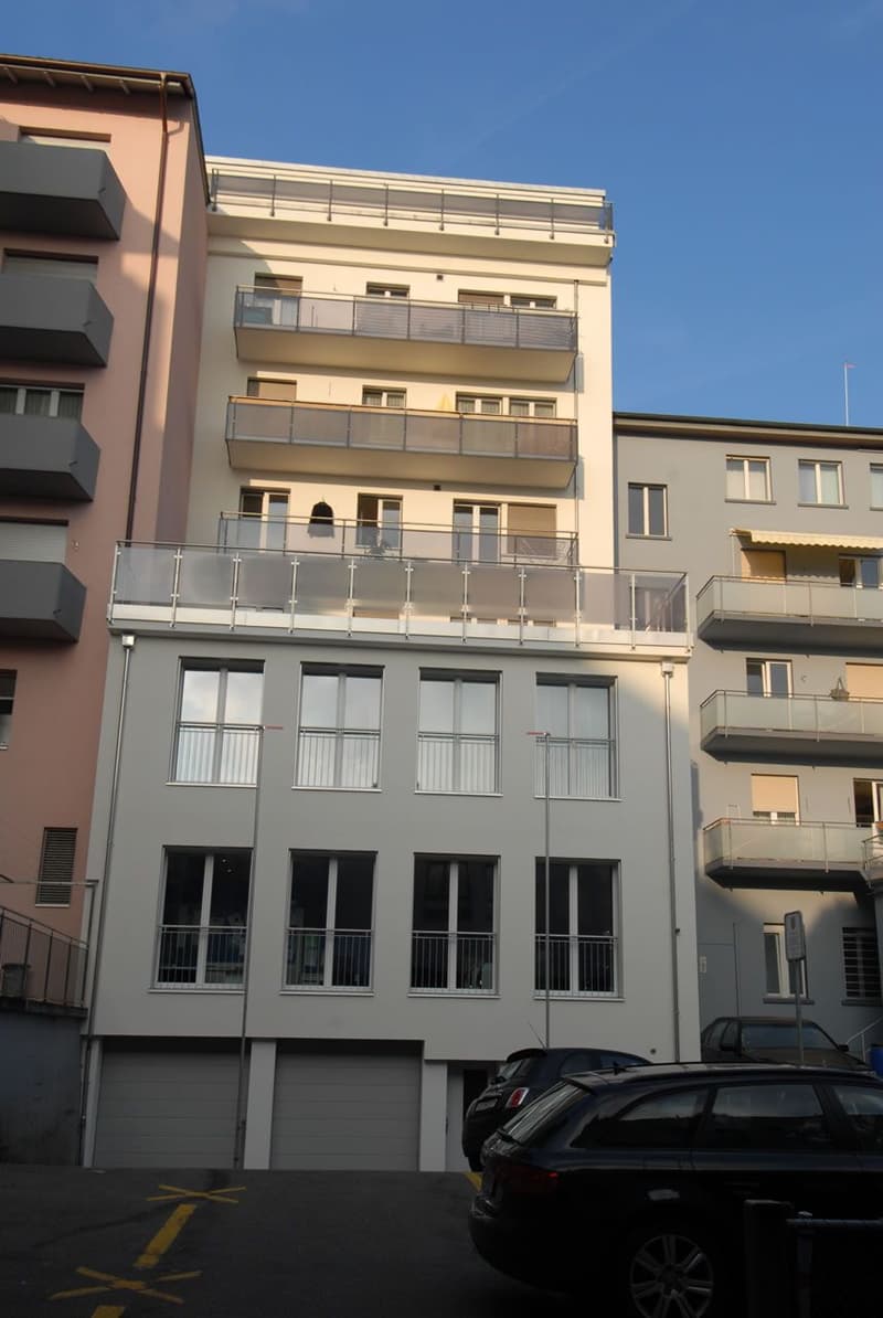 Appartamento ideale per pendolari! Posizione ottimale, vicino al centro città, negozi e trasporti pubblici. (1)