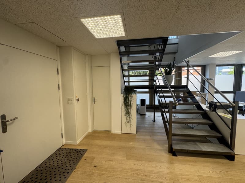 Representative commercial space with 284m2 in a central location (11)