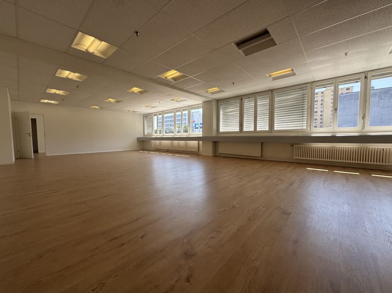 Büro-/Gewerbe- oder Praxis- Atelierstandort an optimaler Lage zu vermieten! (3)
