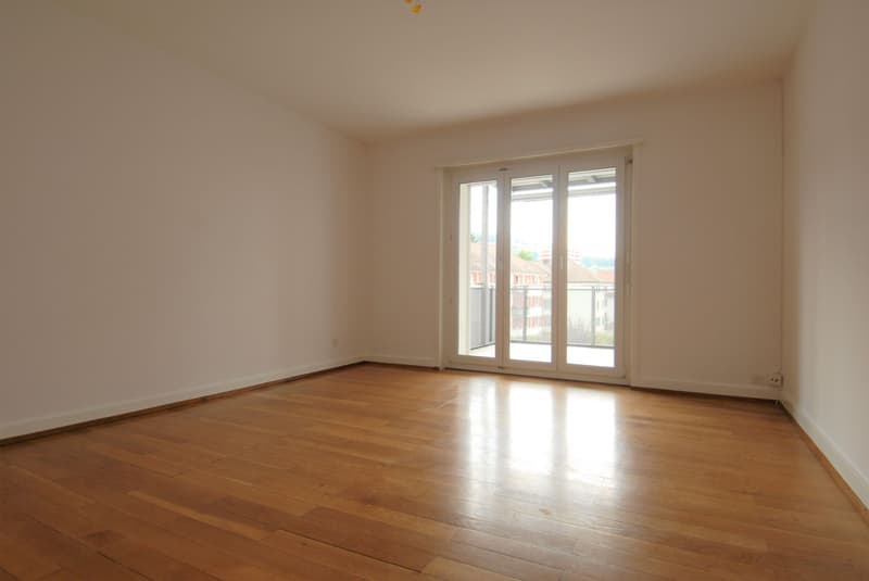 Wohnen an schöner Lage, mit grossem Balkon! (4)
