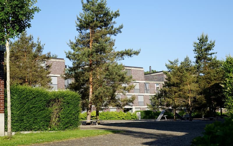 Family-friendly apartment building (9)