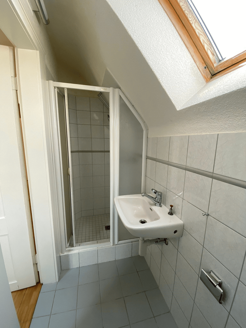 Charming 4-room old building apartment with balcony and beautiful view in Thalwil (8)