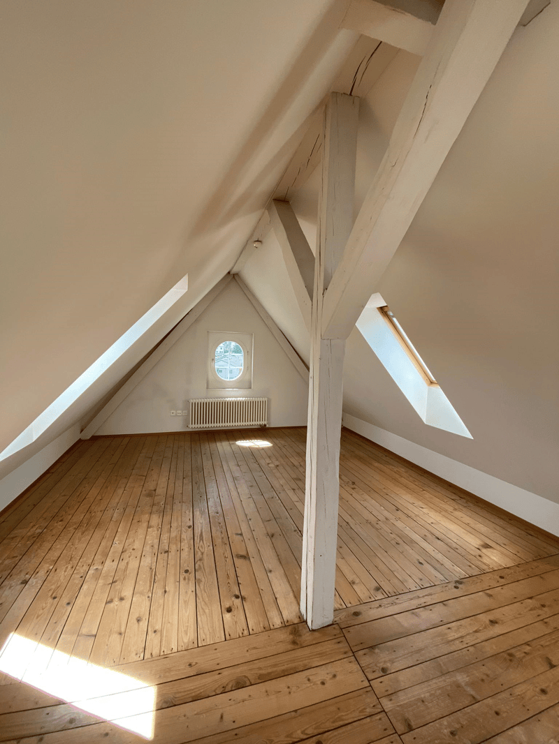 Charming 4-room old building apartment with balcony and beautiful view in Thalwil (2)