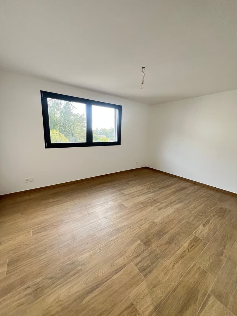 empty room, wooden floor, white walls, large window, power outlet