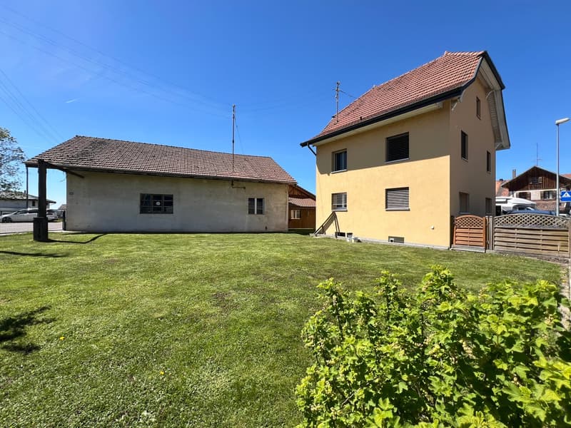 Charming individual house renovated with great potential – Chénens (1)