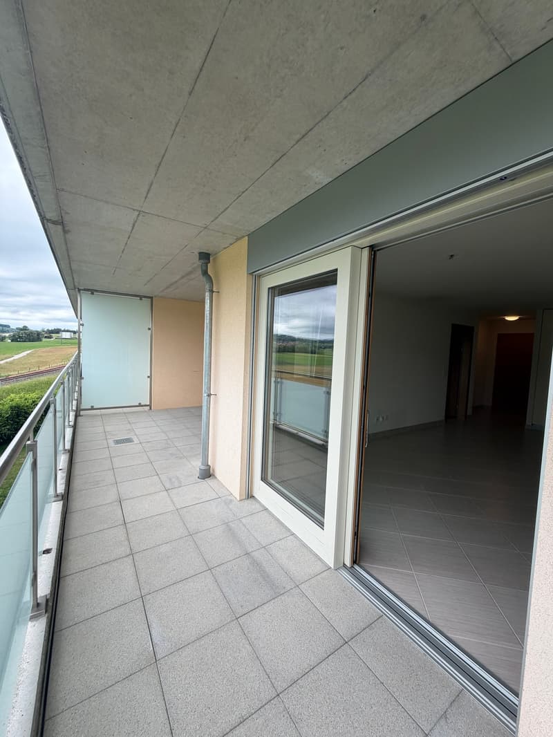 Romont – 2,5 locali moderni con ampio balcone di 15,7 m² e parcheggio sotterraneo (6)