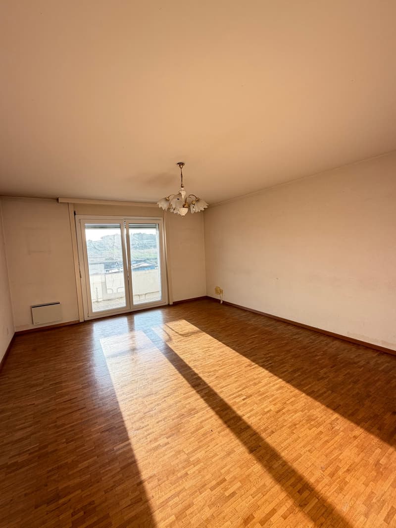 Apartment with 4.5 rooms and balcony – To be renovated according to your wishes (2)