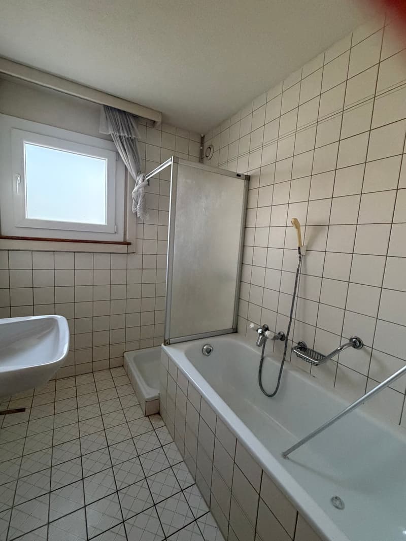 Apartment with 4.5 rooms and balcony – To be renovated according to your wishes (6)