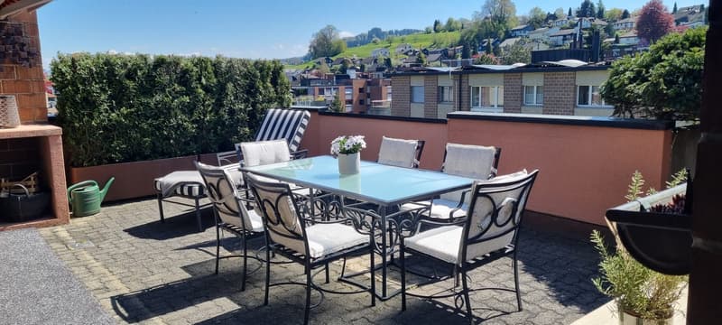 Attikawohnung mit gedeckter Terrasse! (3)