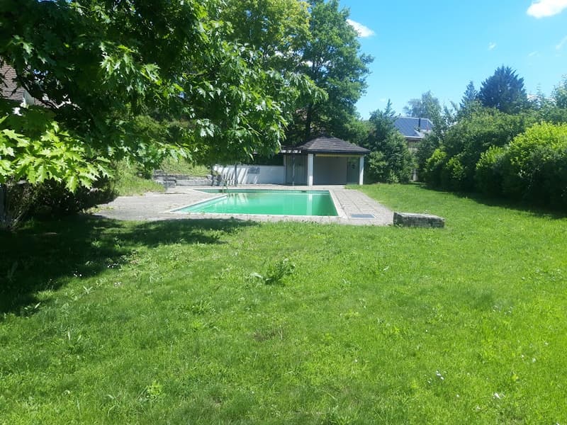 WG - 9-Zimmer-Villa mit beheiztem Pool für unkomplizierte WG (2)