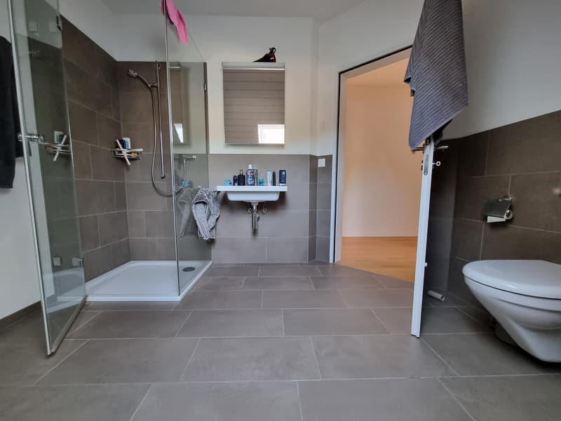 Badezimmer mit Dusche