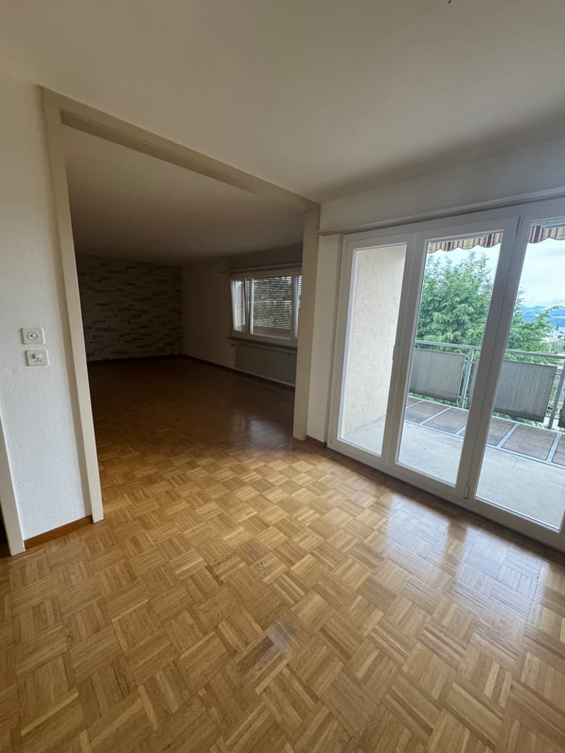 Wohnzimmer und Balkon