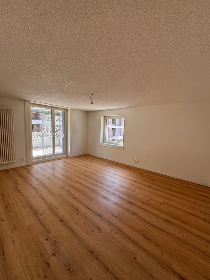 Wohnzimmer mit Balkon