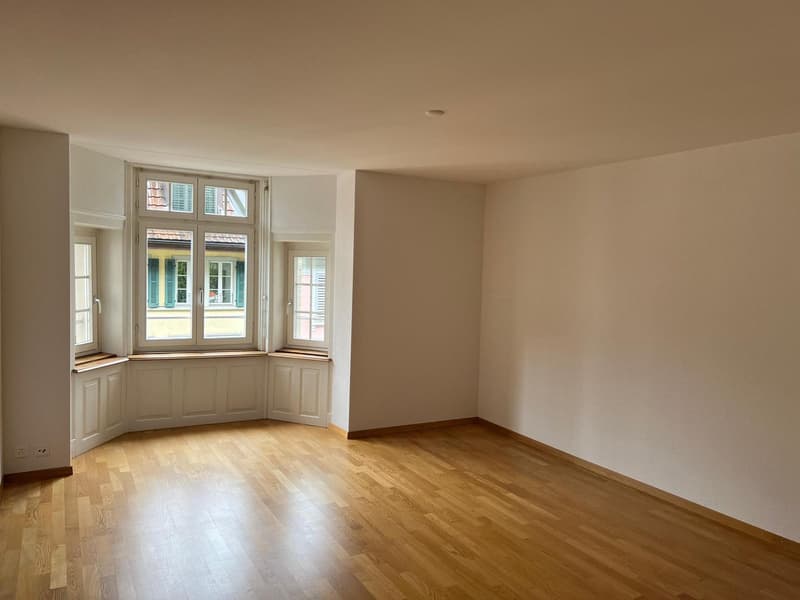 Living at Löwen Center Lucerne - Spacious, bright 2.5 room apartment for rent (2)