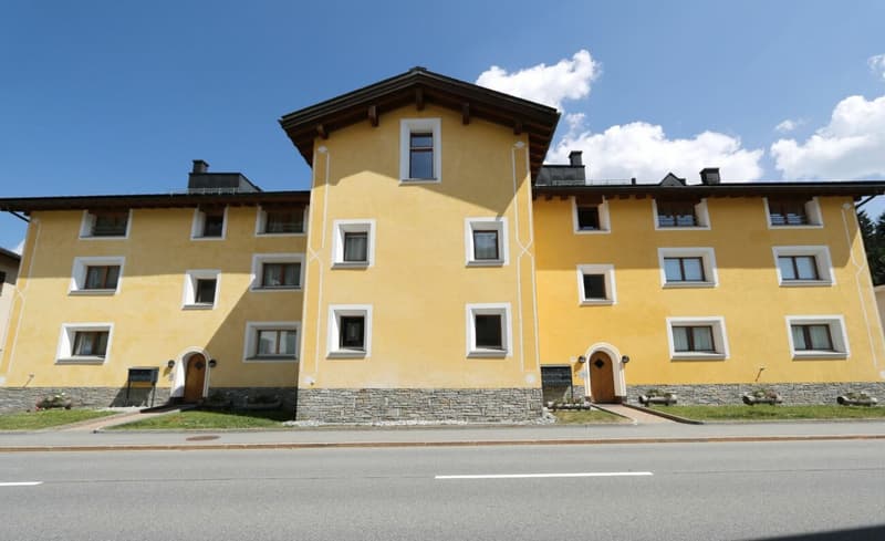 Grosszügige 3.5 Zimmerwohnung im Herzen Malojas (1)