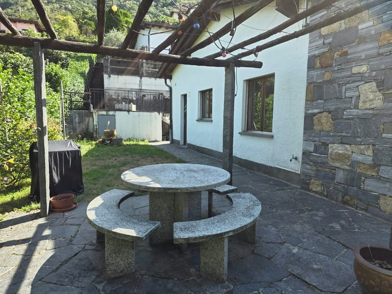 Villetta an aussergewöhnlicher Lage in San Nazzaro (5)