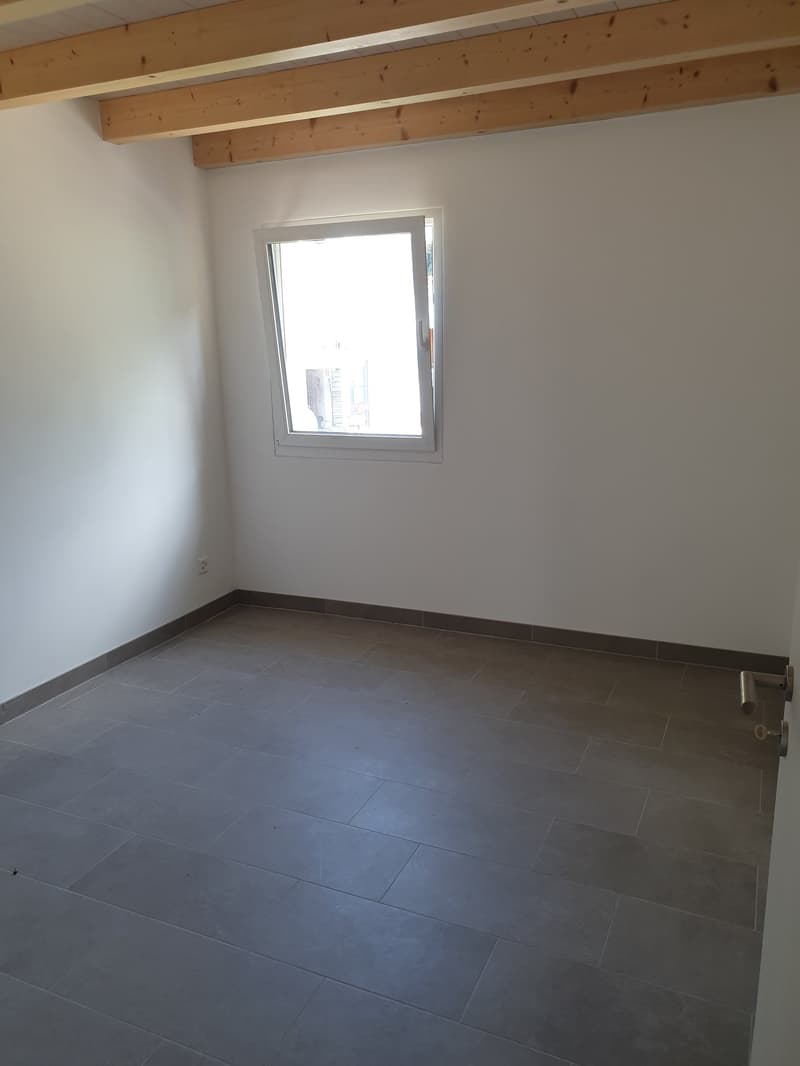 empty room, white walls, wooden ceiling, tile flooring, a window