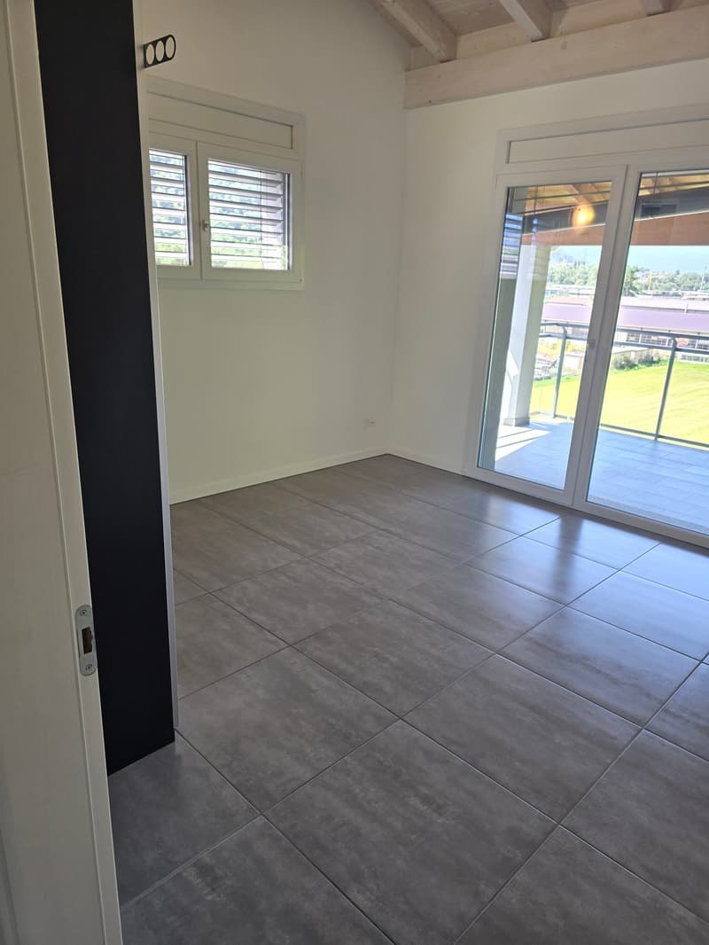 Gemütliche 2.5-Zimmer-Wohnung mit Balkon in Lumino (3)