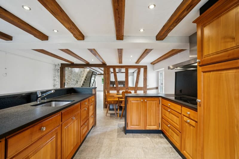 Living with history and character / 5.5-room semi-detached house (6)