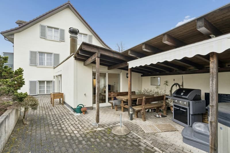 Maison de 3 familles attrayante sans trafic de passage à Regensdorf (2)