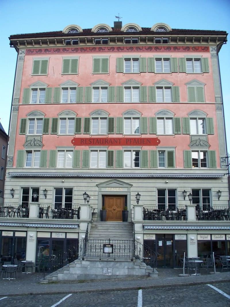 Grosszügige 1-Zimmerwohnung am Klosterplatz mit Aussicht (2)