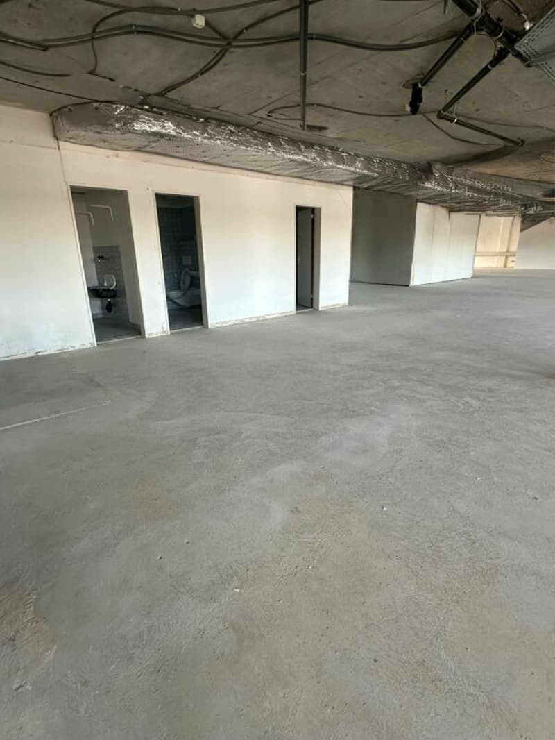 Espace commercial dans un emplacement bien desservi (5)