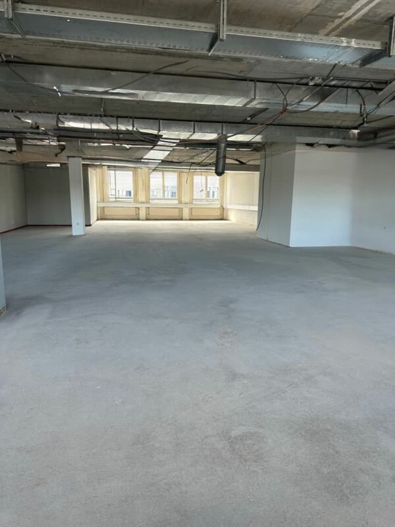 Espace commercial dans un emplacement bien desservi (4)