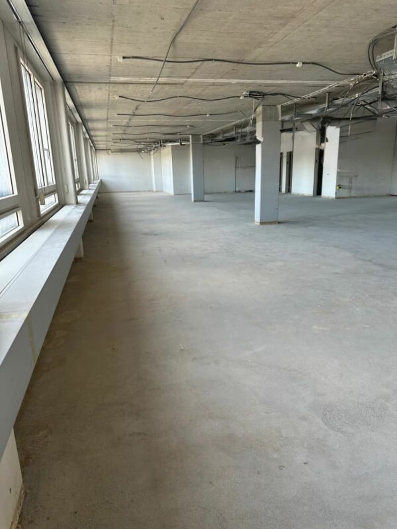 Espace commercial dans un emplacement bien desservi (6)