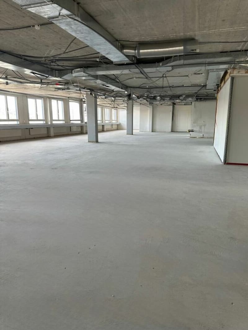 Espace commercial dans un emplacement bien desservi (3)
