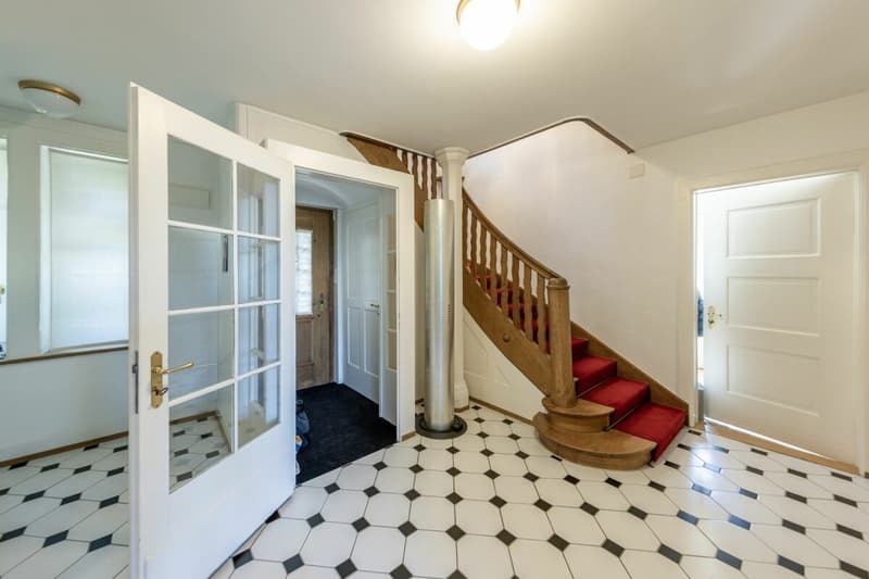 Exclusive City Villa (9.5 rooms) in a sought-after location in Zurich (3)