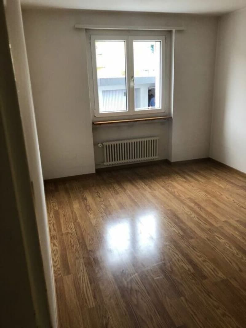 Gemütliche 2-Zimmer-Wohnung mit Balkon in Rüti (2)