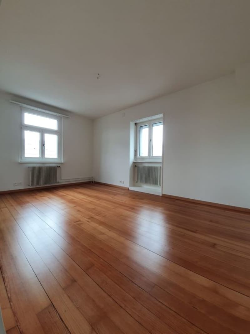 Gemütliche 5.5-Zimmer-Wohnung in Seebach (2)