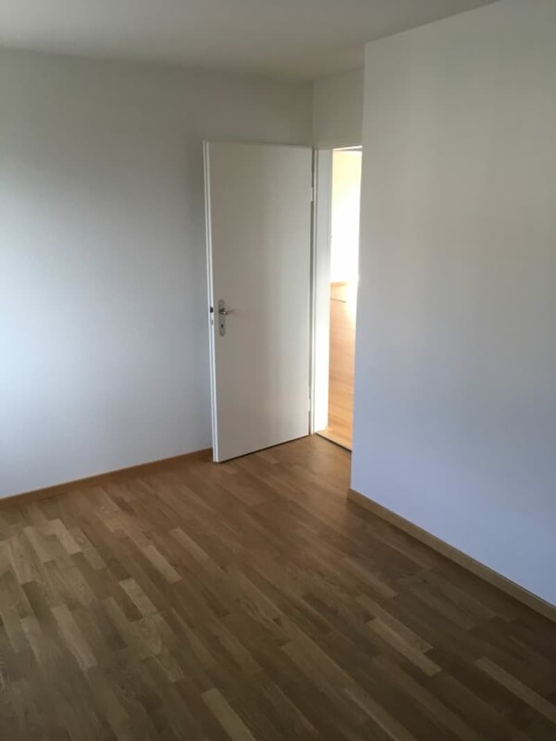 Befristete 4-Zimmer-Wohnung (zuoberst mit Lift) mit Balkon in Küsnacht (6)