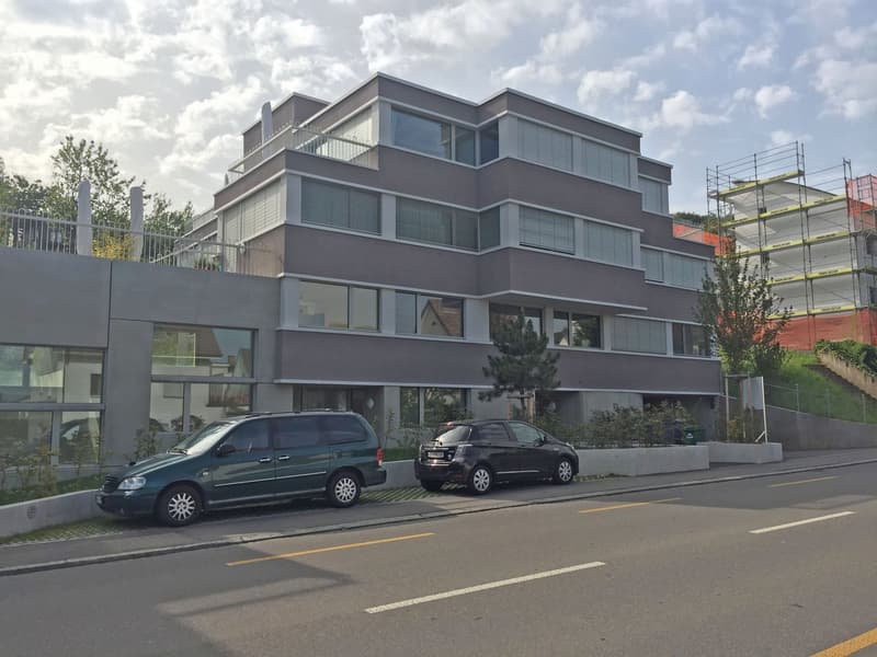 Motorradparkplatz in einer Tiefgarage (1)