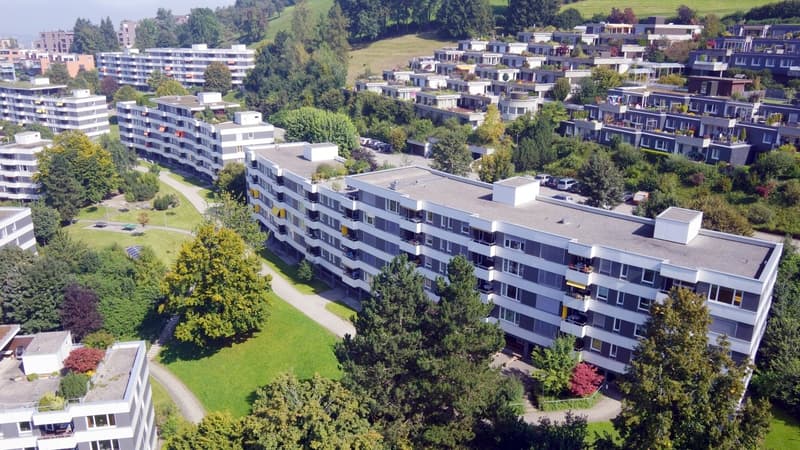 Einstellplätze und Garagenboxen zu vermieten (1)