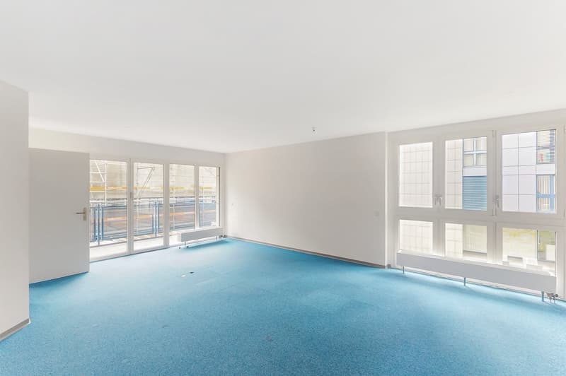Bright commercial space just a few steps from the center (2)