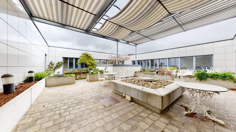 Here you will find your restaurant an ideal place with an inner courtyard. (7)